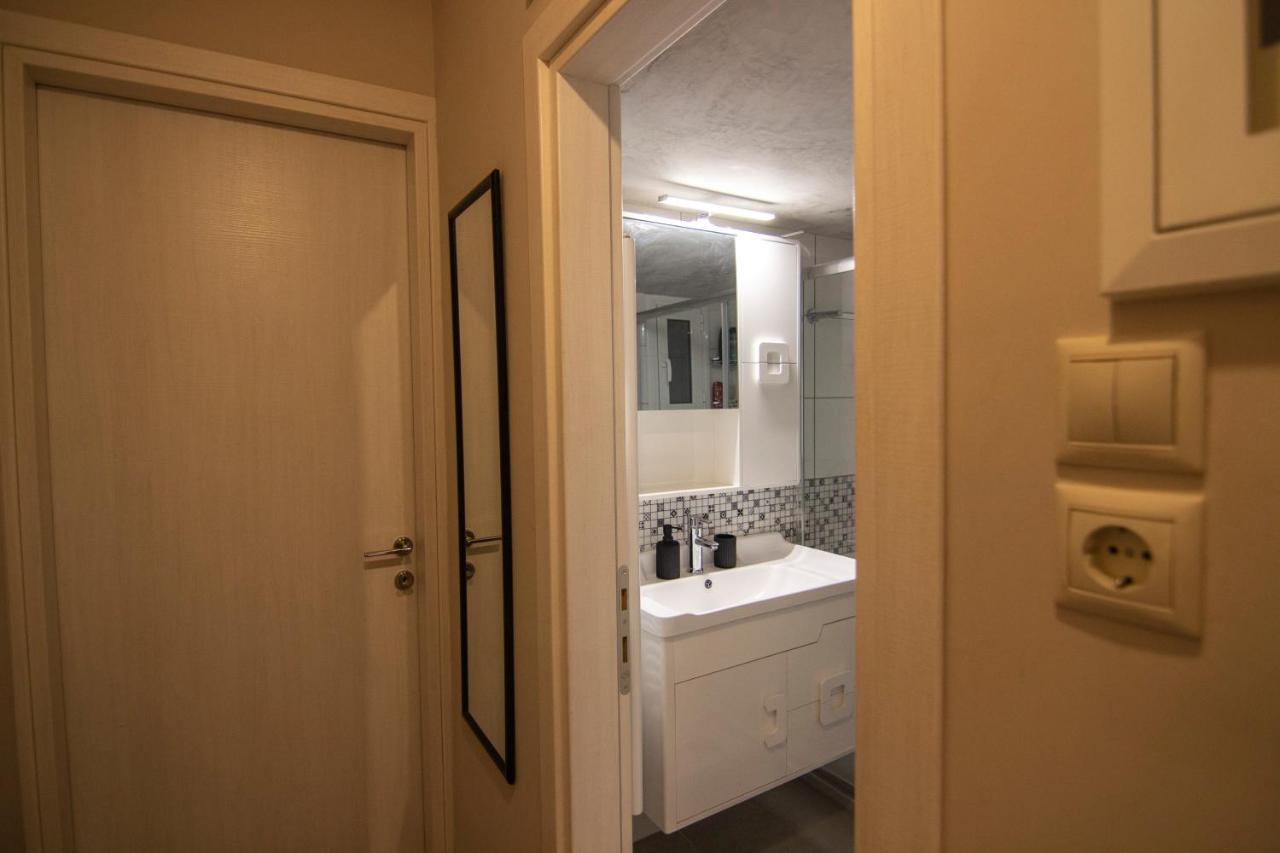 Luxury Apartment 10' From The Center! Athens Exterior photo